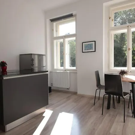 Apartment Small Flat Ten Minutes From City Center