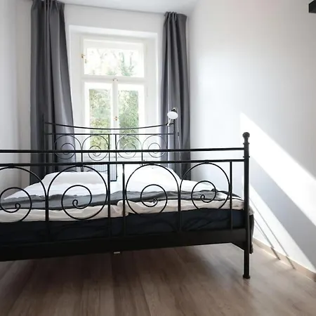 Small Flat Ten Minutes From City Center